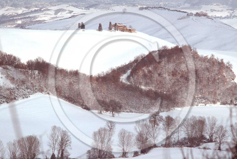 
<P>1986 - Landscapes of farm in Crete Senesi land with snow in winter, Pievina place, near Asciano village 13 miles south province of Siena. </P>