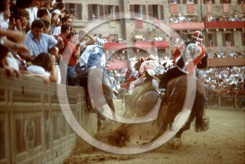 1992 - View of the race of the hourses for the traditional race of Palio of Siena.