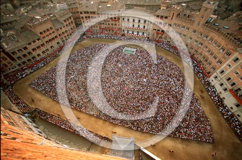 2005 - Aerial view of the main square 