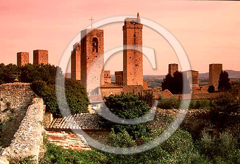 1998 - View of the main towers of S.Gimignano medieval village on sunset.