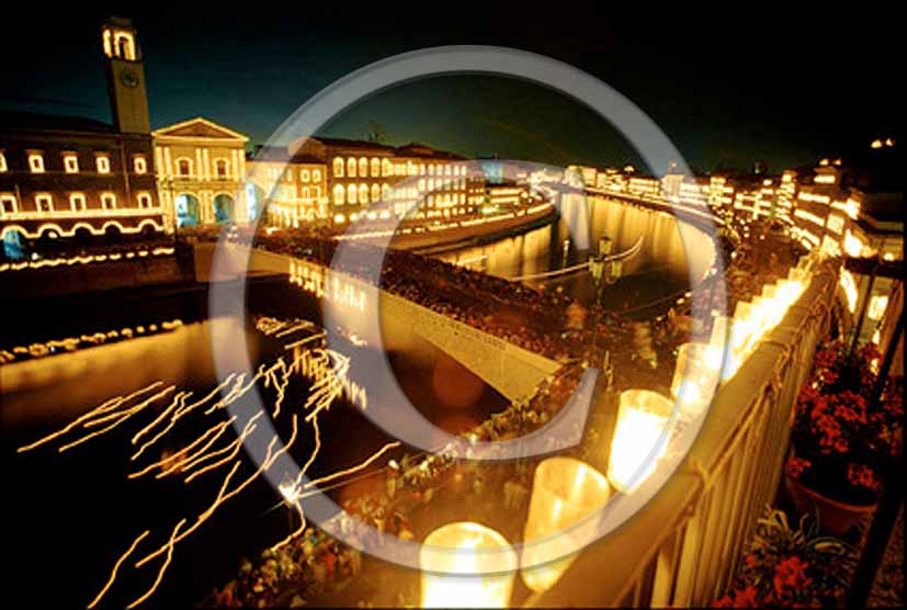 1998 - Night view of main streets of Pisa town and Arno river during the traditional festivity 