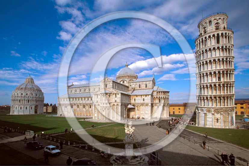 2004 - View of the leaning tower, cathedral and baptistry in square 