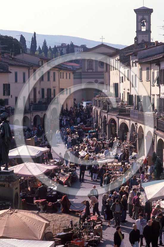 1989 - View of the main square of Greve in Chianti village, Chianti land, 20 miles south the province of Florence.