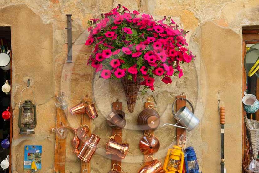 2011- Traditional tuscan souvenirs.