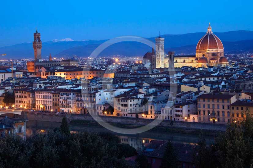   			2009 - Night view of Florence town with the Arno river, the tower of the
