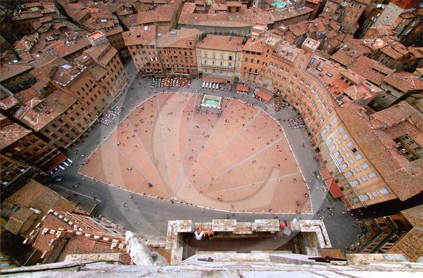 2002 - High view of the Siena's main square 