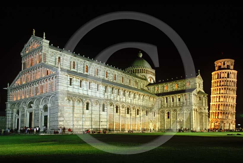 2003 - Night view of the Pisa's main square 