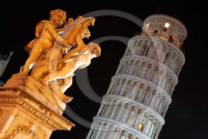 2011 - Night view of the Pisa's main square 