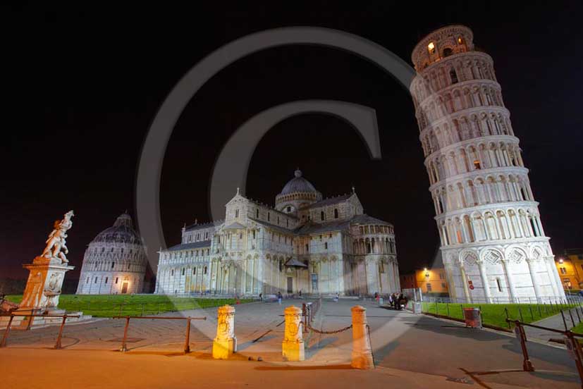 2011 - Night view of the Pisa's main square 